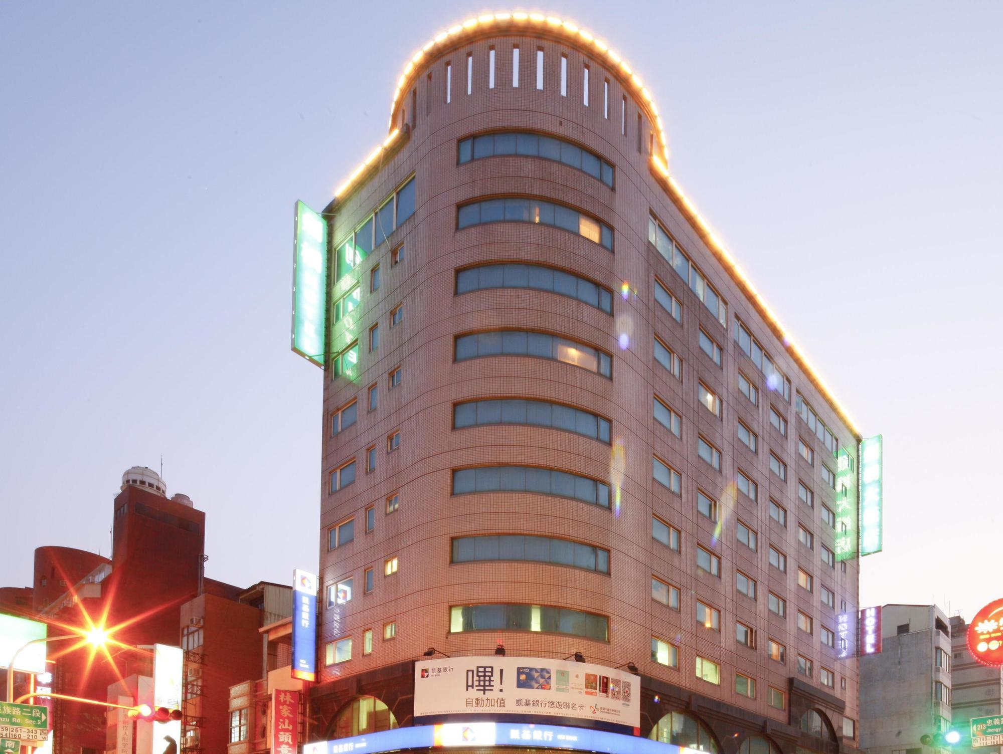 Cambridge Tainan Hotel Exterior photo